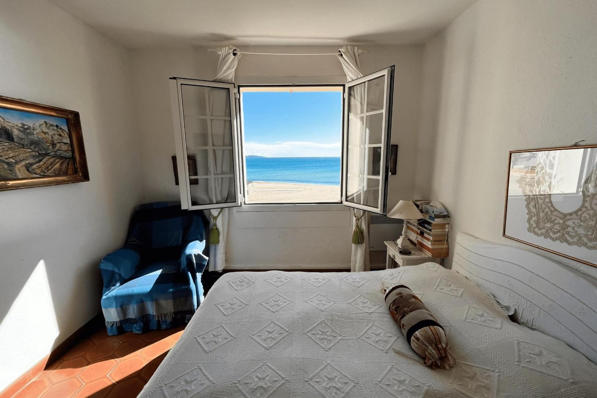 Apartment 4-room On The With Sea-view *